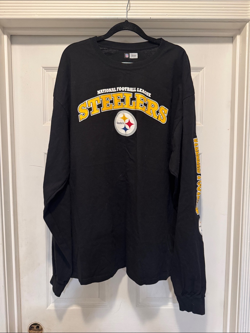 NFL Steelers Black Long-Sleeve Graphic Tee